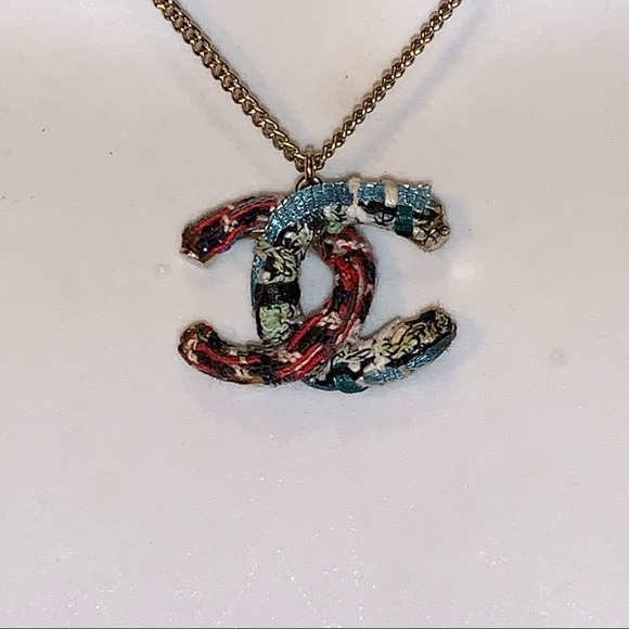 CHANEL Spring/Summer 2015 multi color Bouclé Tweed CC logo NECKLACE w/box - Picture 4 of 15